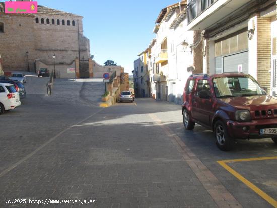 LOCAL PARA GARAJES MUY GRANDE  Y TIENE MUCHA ALTURA DE LOCAL. - ZARAGOZA