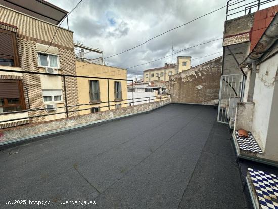 EDIFICIO EN VENTA EN LA CALLE MENACHO BADAJOZ - BADAJOZ