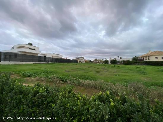 Parcela Soñada en la Exclusiva Urbanización Campo de Golf, Badajoz - BADAJOZ