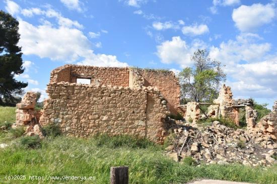 Finca con vistas a los puertos y pozo - TERUEL