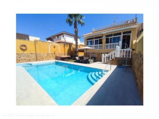 Villa en venta en Torrevieja (Alicante)