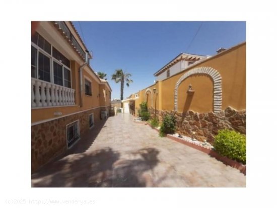 Villa en venta en Torrevieja (Alicante)