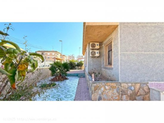 Villa en venta en Torrevieja (Alicante)