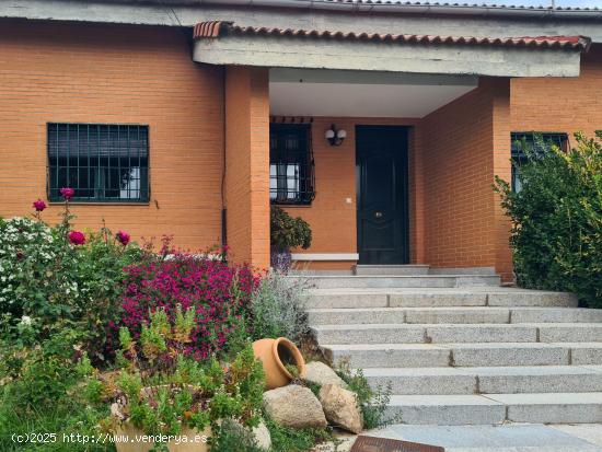 ¡PRECIOSO CHALET EN EL COTO LISTO PARA ENTRAR A VIVIR! - GUADALAJARA