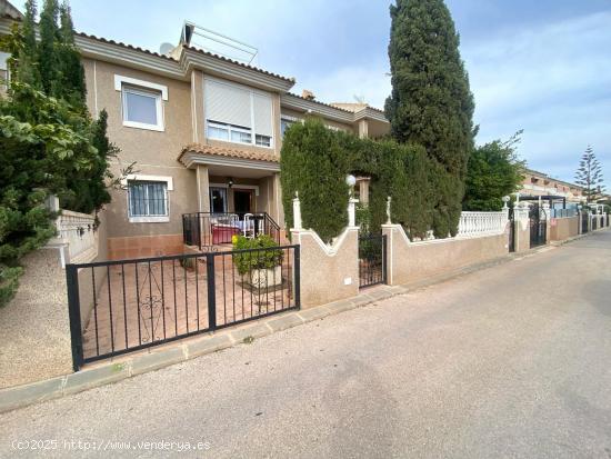 BUNGALOW EN LOS ALTOS DE LOS BALCONES CON JARDÍN Y PISCINA COMUNITARIA - ALICANTE