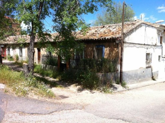 Estupendo terreno urbano en Toledo con edificaciones en su interior, ¡visítelo!