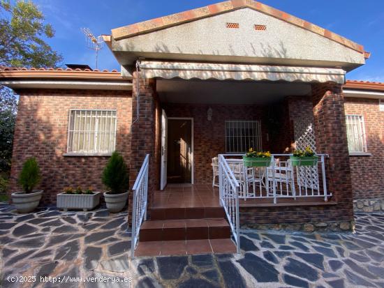 Chalet Independiente con Piscina en Fuentenovilla - GUADALAJARA