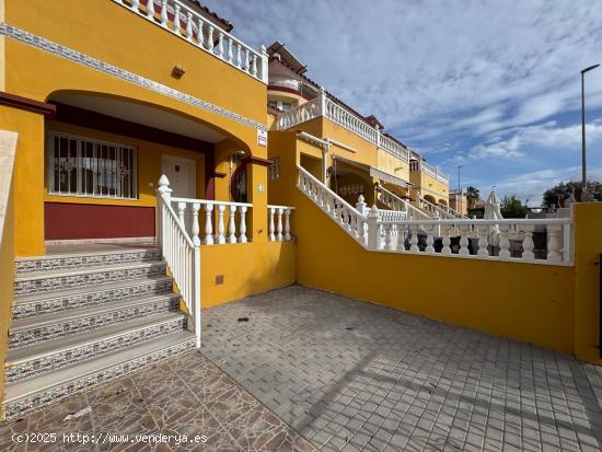 ADOSADO EN QUESADA. 3 DORM. 2 BAÑOS. PARCELA. 2 TERRAZAS. PISCINA. SOLARIUM. - ALICANTE