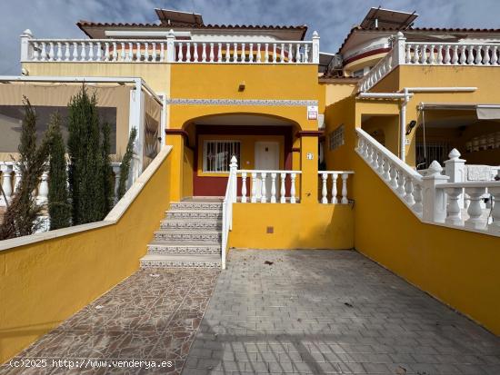 ADOSADO EN QUESADA. 3 DORM. 2 BAÑOS. PARCELA. 2 TERRAZAS. PISCINA. SOLARIUM. - ALICANTE