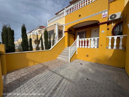 ADOSADO EN QUESADA. 3 DORM. 2 BAÑOS. PARCELA. 2 TERRAZAS. PISCINA. SOLARIUM. - ALICANTE