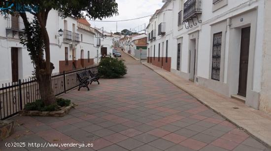 Venta de Casa en Calle PRIMERO DE MAYO - Malcocinado (Badajoz) - BADAJOZ