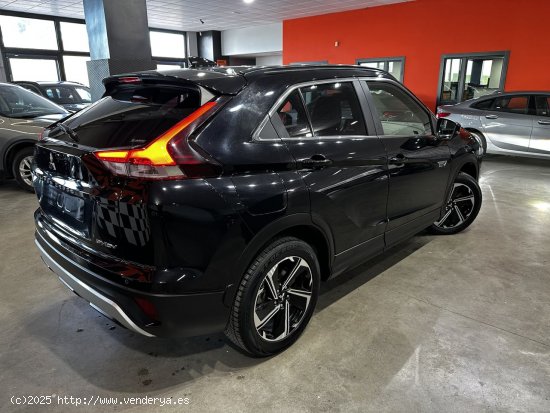 Mitsubishi Eclipse Cross 2.4 PHEV Kaiteki Auto 4WD - 