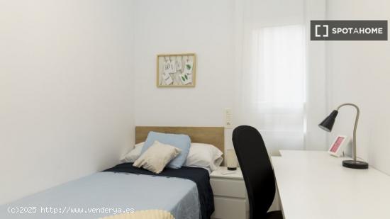 Habitación en piso compartido en Zaragoza - ZARAGOZA