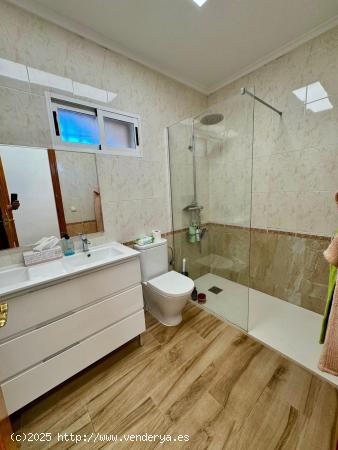 INCREIBLE CHALET INDEPENDIENTE DE 5 DORMITORIOS CON PISCINA EN ZONA SAN LUIS (TORREVIEJA) - ALICANTE