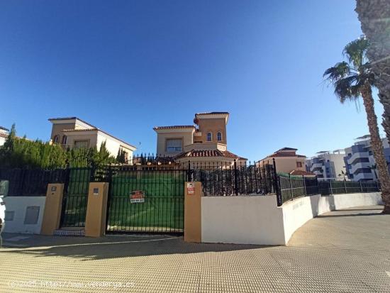 CASA EN RESIDENCIAL LAGOMAR. GUARDAMAR DEL SEGURA - ALICANTE