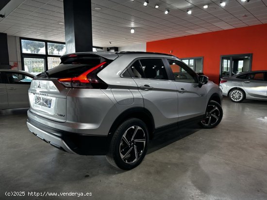 Mitsubishi Eclipse Cross 2.4 PHEV Kaiteki Auto 4WD - 