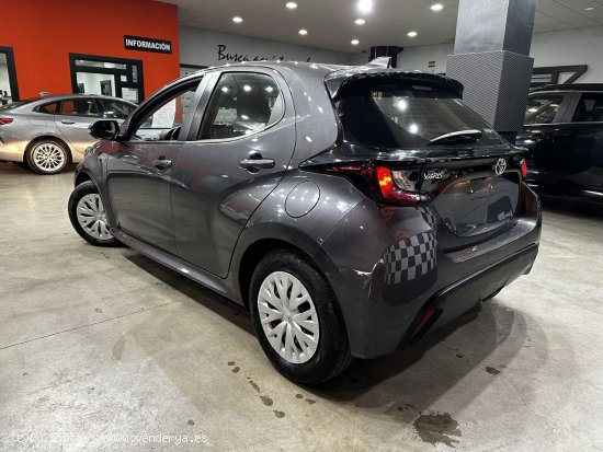 Toyota Yaris 1.5 120H Business Plus - 