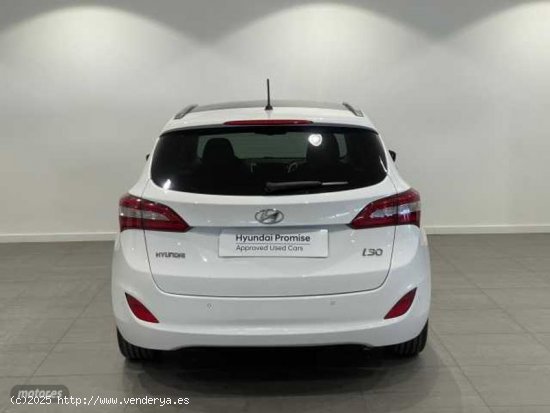 Hyundai i30 i30 CW 1.6CRDi BD Black Line 110 de 2015 con 89.000 Km por 12.490 EUR. en Barcelona