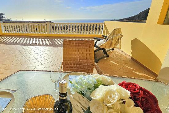 BONITO APARTAMENTO EN LOMA VERDE CON TERRAZA GIGANTE. VISTAS PANORÁMICAS AL MAR. PISCINA CLIMATIZAD