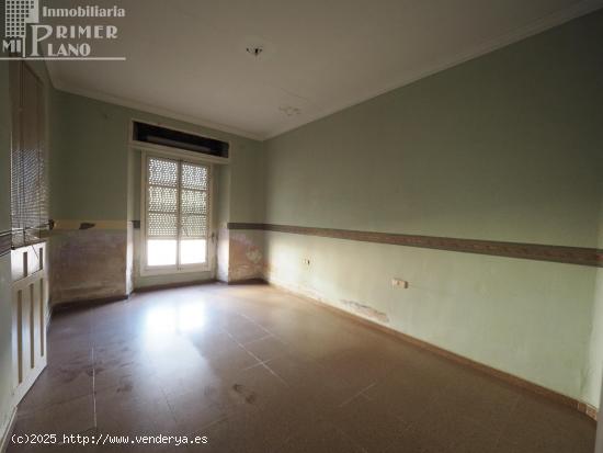 Casa céntrica para reformar con 380 m2con 14 metros de fachada - CIUDAD REAL