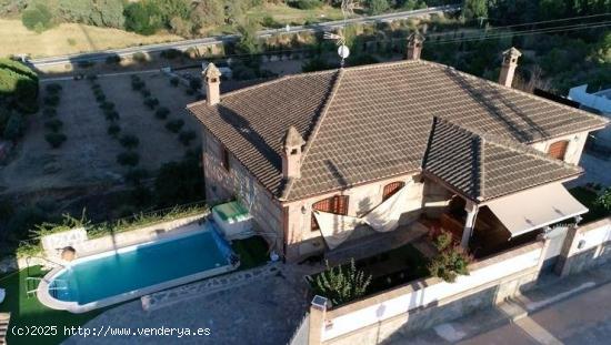 Chalet independiente con finca de olivos, piscina y vistas al río - TOLEDO