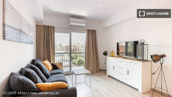 Hermoso departamento con balcón a pasos de la estación del Paralelo - BARCELONA