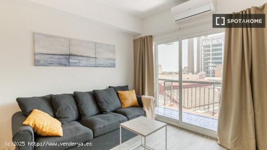 Hermoso departamento con balcón a pasos de la estación del Paralelo - BARCELONA