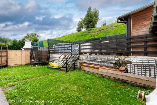 CHALET PAREADO CON PISCINA EN SOTO DEL BARCO - ASTURIAS