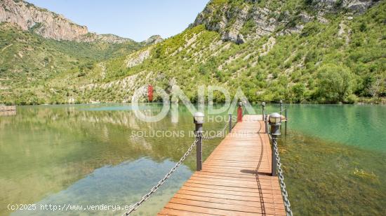 Casa de pueblo con patio y tierras en Sopeira - HUESCA