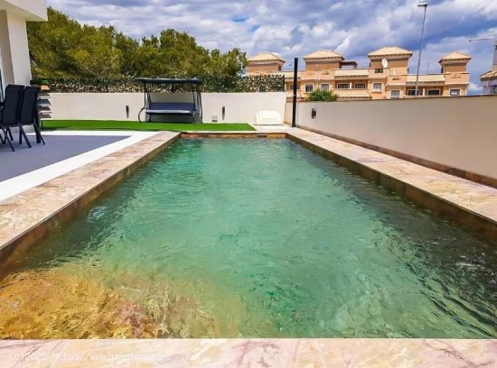 Villa en venta a estrenar en Orihuela (Alicante)