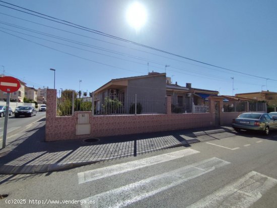 Villa en venta en Torrevieja (Alicante)