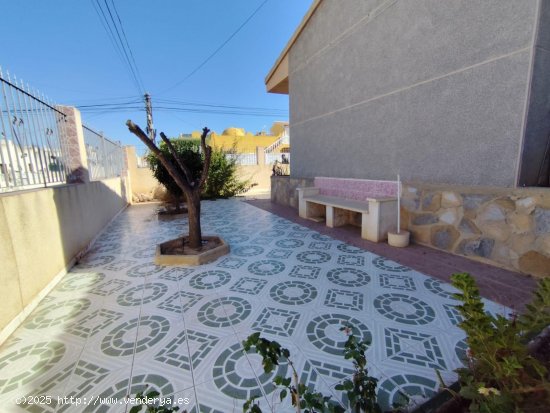 Villa en venta en Torrevieja (Alicante)