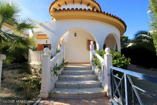 Villa en venta en Pilar de la Horadada (Alicante)