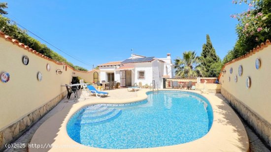 Villa en venta en Benidoleig (Alicante)