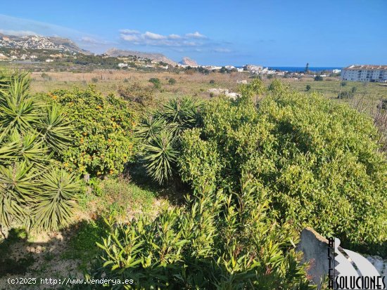 Casa adosada con amplio jardín privado en Altea.