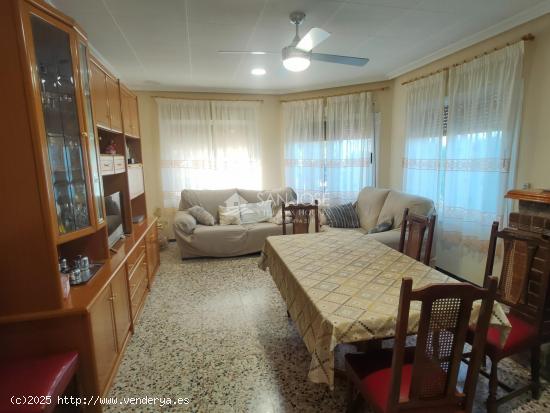 INMOBILIARIA SAN JOSE VENDE CHALET AMUEBLADO Y PISCINA EN BUEN ESTADO EN ASPE - ALICANTE