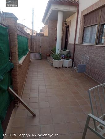 LA NORIA VENDE ADOSADO DE 4 DORMITORIOS, 2 BAÑOS Y 2 PATIOS  EN POZO CAÑADA. - ALBACETE