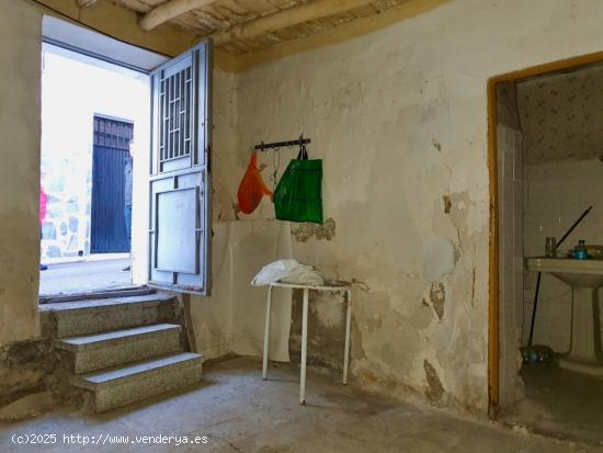 Casa de Pueblo en casco urbano de Mentrida con patio - TOLEDO