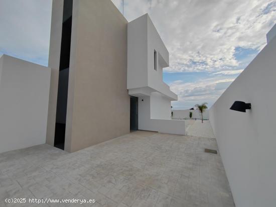 ESPECTACULAR VILLA DE DISEÑO EN SAN JUAN PLAYA, LA FONT - ALICANTE