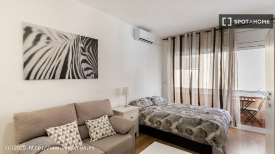 Apartamento amueblado moderno en Les Corts - BARCELONA