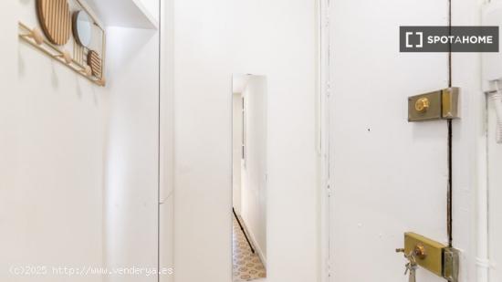 Hermoso apartamento con balcón exterior a pasos de la playa. - BARCELONA