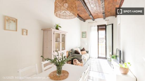 Hermoso apartamento con balcón exterior a pasos de la playa. - BARCELONA