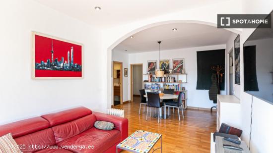 Amplio y luminoso apartamento con terraza exterior a un paso de la estación de Sants - BARCELONA