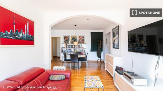 Amplio y luminoso apartamento con terraza exterior a un paso de la estación de Sants - BARCELONA