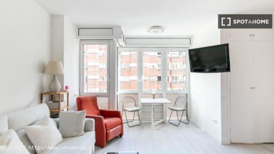 Cómodo apartamento amueblado en Eixample - BARCELONA