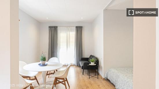 Práctico apartamento amueblado en el centro del pueblo. - BARCELONA