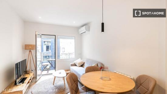 Hermoso apartamento con balcón exterior a pasos del metro Joanic - BARCELONA