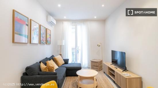 Maravilloso apartamento amueblado y bien distribuido en una ubicación central. - BARCELONA