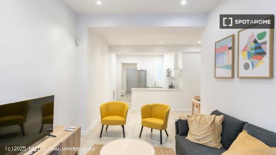 Maravilloso apartamento amueblado y bien distribuido en una ubicación central. - BARCELONA