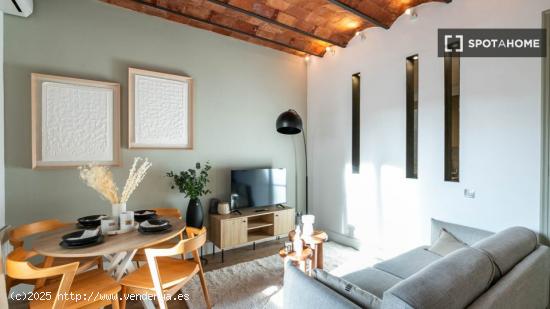 Precioso apartamento ubicado en zona centro con amplia terraza. - BARCELONA